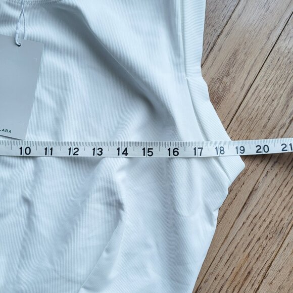 NWT Halara Crew Neck Cropped Yoga Tank Top Patitoff Flow M - Picture 9 of 11